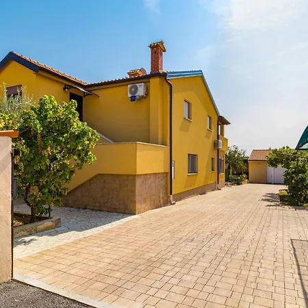 Leko By Interhome Apartman